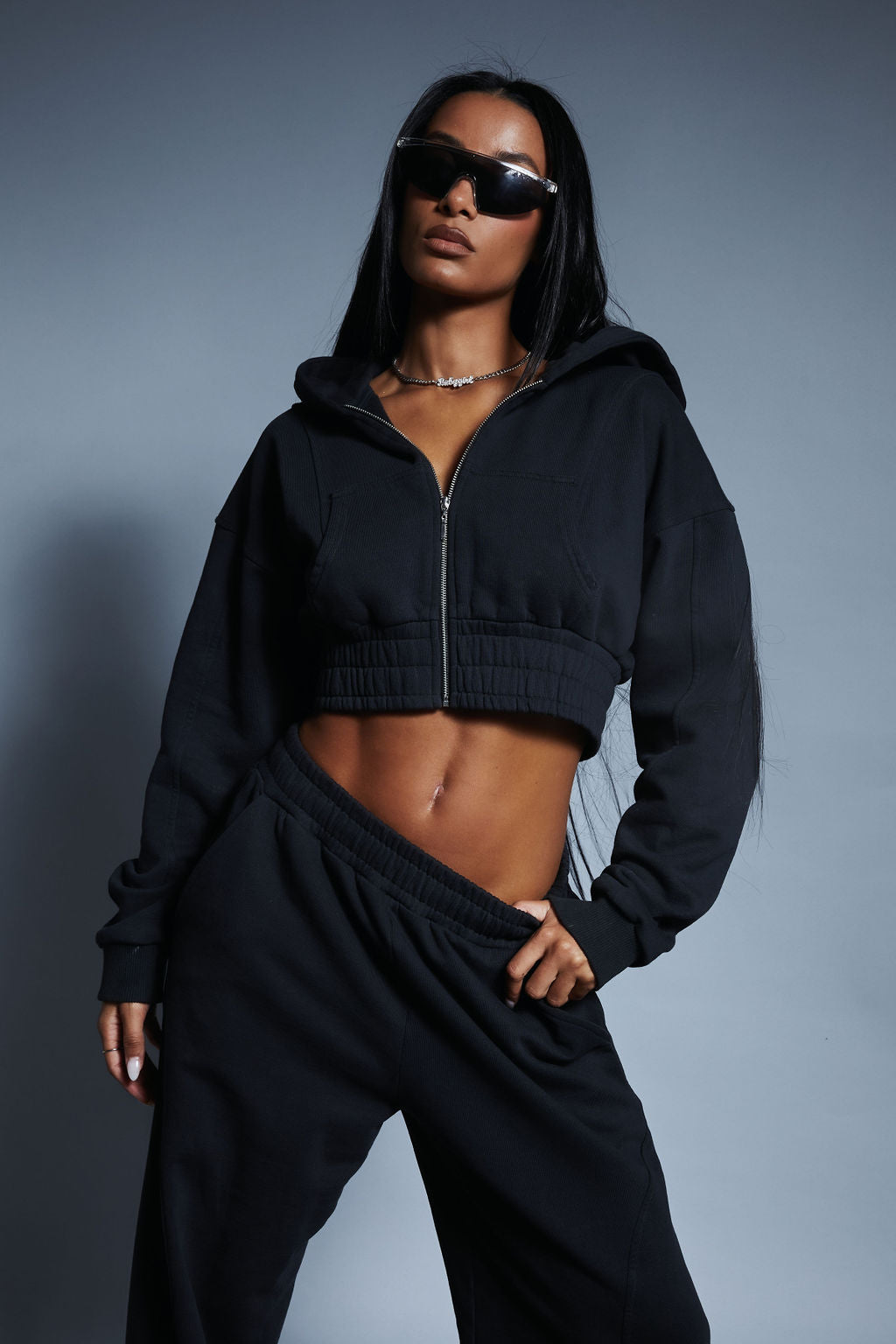 CROPPED HOODIE IN GRAPHITE